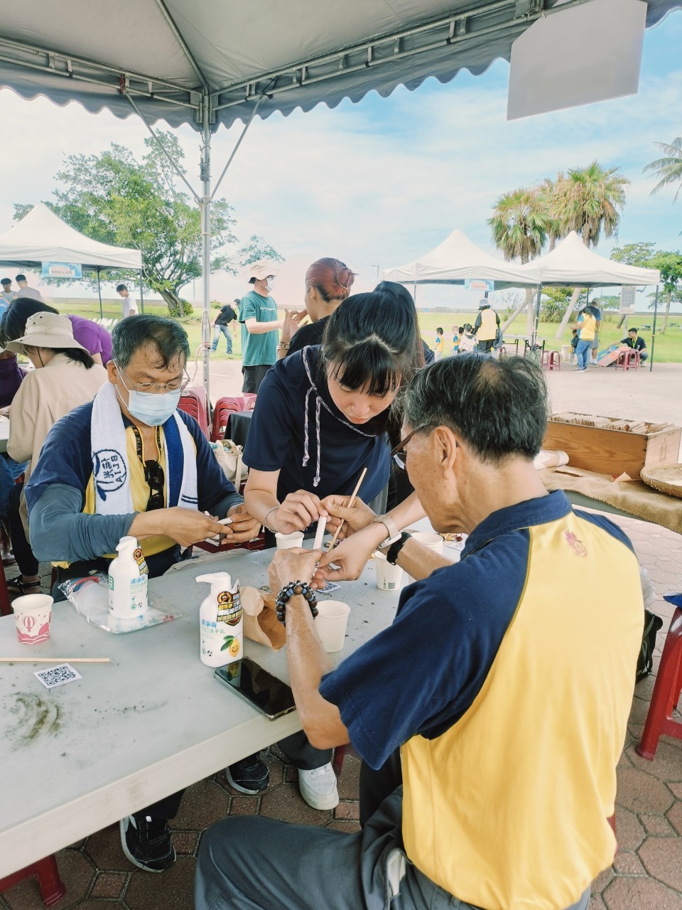 20240607永續東海岸無塑園遊會-艾草棒製作(3)